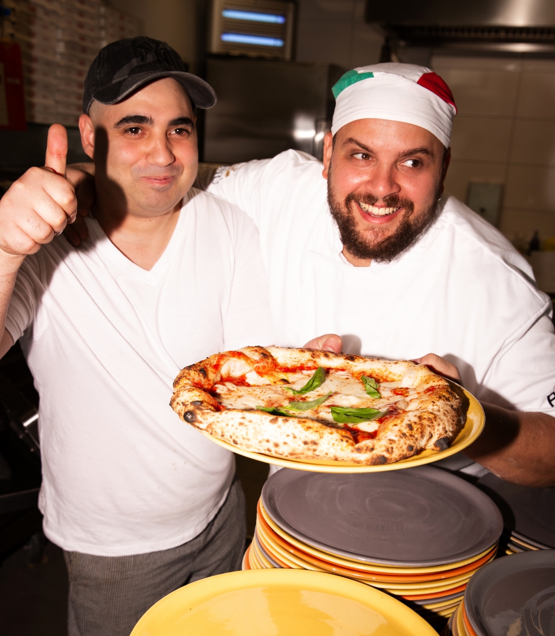 Neapolitanische Pizza Margherita, zubereitet von den Pizzaioli